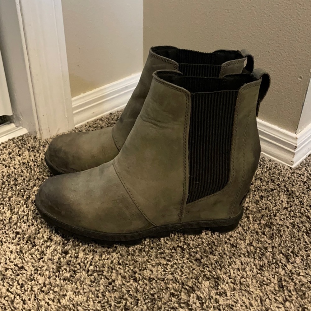 Barely worn Sorel boots